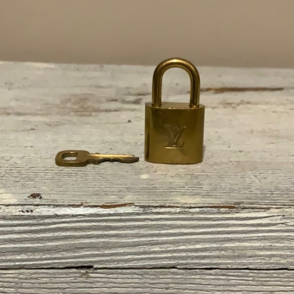Louis Vuitton Accessories - Louis Vuitton Brass '319' Padlock in Goldtone with Goldtone Key [m]